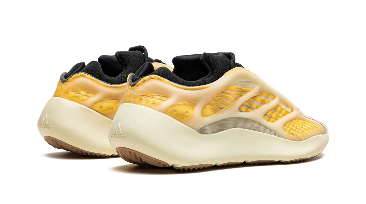 Yeezy 700 V3 "Safflower"